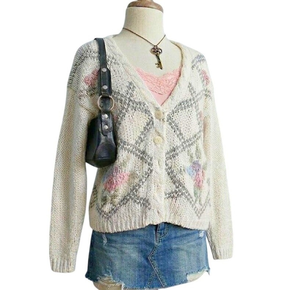 Vintage‎ Cottagecore Hand Knitted Embroidered Sweater Cardigan size Small Floral